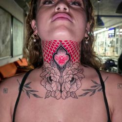 Alex chiong Tattoo Studio - Alex-chiong-tattoo-studio-north-miami-fine-line-dotwork-ornamental-floral-bee-red-dotwork-front-neck-tattoo