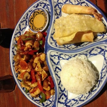 Siam Elephant - Chicken cashew combo - Thai Near Me - Carpinteria, California Siam Elephant - Chicken cashew combo - Thai Near Me - Carpinteria, California