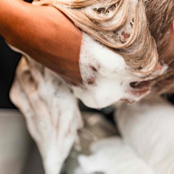 Juut Salonspa - Relaxing Shampoo - Day Spas Near Me - Wayzata, Minnesota Juut Salonspa - Relaxing Shampoo - Day Spas Near Me - Wayzata, Minnesota