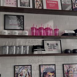 In Coffee We Trust - Hollywood - Wall with In Coffee We Trust merchandise. T-shirts, mugs, tumblers and posters.