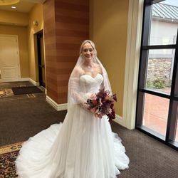 Champagne & Lace Bridal - Amanda i. Lobby with close up