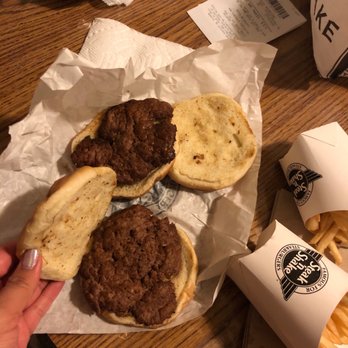 Steak ’n Shake - Plain hamburgers they look like that had sitting under the warming lamp. Gross - Burgers Near Me - Sheridan, Colorado