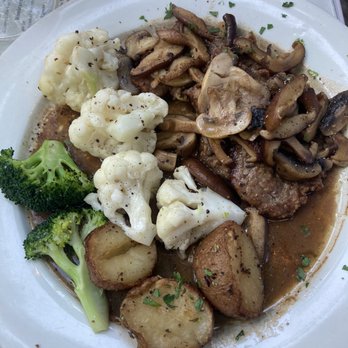 Della Santina's - Veal scallopini - Italian Near Me - Sonoma, California Della Santina's - Veal scallopini - Italian Near Me - Sonoma, California