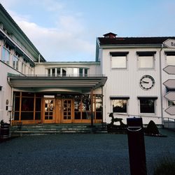 Sånga-Säby Kurs & Konferens - Entrance to the main building and reception