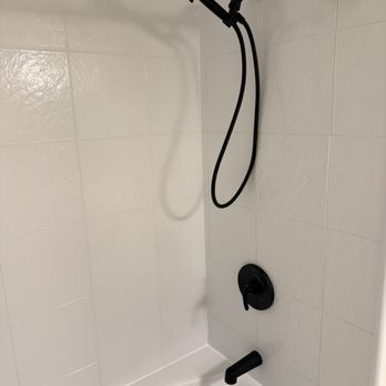 Bath Fitter - Shower/tub cover and resurface. - General Contractors Near Me - Brookfield, Wisconsin