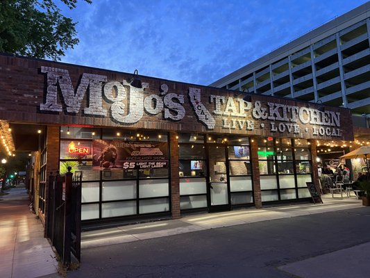 MoJo's Local Tap & Kitchen by null