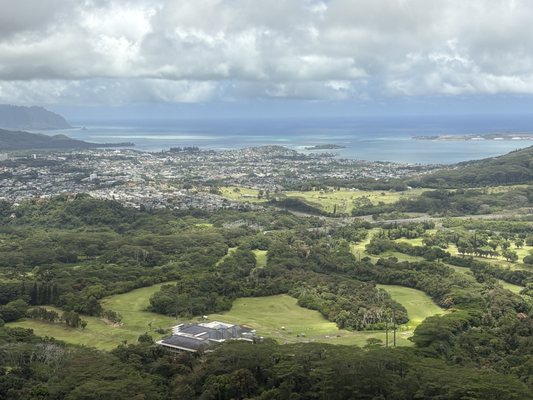 Nuʻuanu Pali Lookout by null