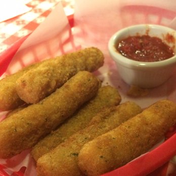 Gianni's Pizza - Mozzarella sticks with marinara sauce. Could've been crisper, but still delicious. - Italian Near Me - Monterey, California