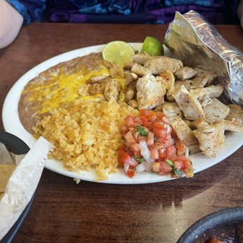 Mariscos Mar De Cortez - Chicken with rice and bean - Mexican Near Me - Ramona, California Mariscos Mar De Cortez - Chicken with rice and bean - Mexican Near Me - Ramona, California