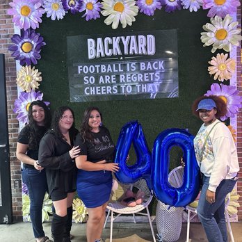 Backyard - Dallas - Cute backdrop for pics - New American Near Me - Dallas, Texas