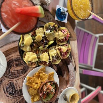 Taco y Tequila - Taco sampler, guacamole, watermelon margarita and mango margarita - Tacos Near Me - Cancún, ROO Taco y Tequila - Taco sampler, guacamole, watermelon margarita and mango margarita - Tacos Near Me - Cancún, ROO