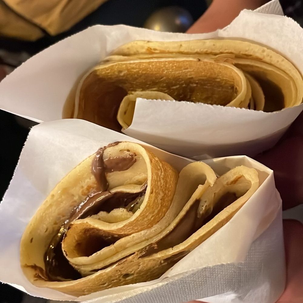 La Crème de Paris - Nutella crepe and another crepe - Ice Cream & Frozen Yogurt Near Me - Paris, 75 La Crème de Paris - Nutella crepe and another crepe - Ice Cream & Frozen Yogurt Near Me - Paris, 75