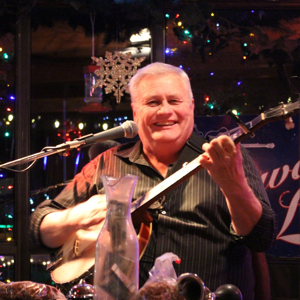 Possum Hollow Restaurant & Lodge - The wonderfully talented Howard Lee performing on Saturday nights. - Campgrounds Near Me - Graham, Texas