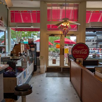 Mikes On Main Street - American Near Me - Hendersonville, North Carolina