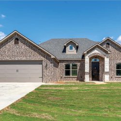 SprinklerXpress Irrigation - Sprinklers were repaired, and making the grass green on this house in Diana, Tx