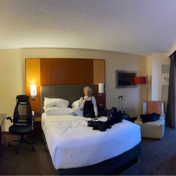 Hyatt Regency Chicago - Standard room - Hotels Near Me - Chicago, Illinois Hyatt Regency Chicago - Standard room - Hotels Near Me - Chicago, Illinois