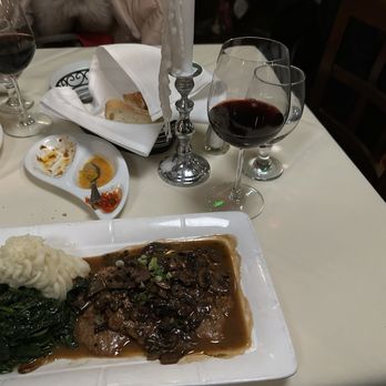 Il Luogo - Veal with mushrooms & spinach & mashed potatoes - Italian Near Me - Lynbrook, New York
