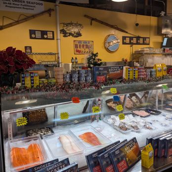 Breakwater Seafoods & Chowder House - Fish Counter - Seafood Markets Near Me - Aberdeen, Washington