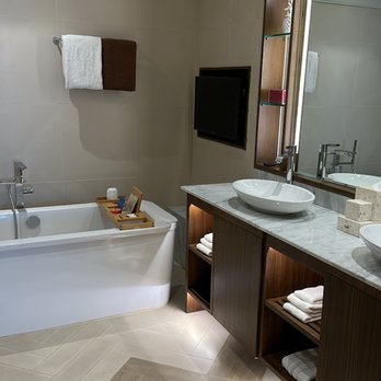 Discovery Shores - Resorts Near Me - Malay, AKL