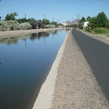 Grand Canal - Eastward view of the Grand Canal, portion near Central Avenue. That's Camelback Mountain in the distance. - Parks Near Me - Phoenix, Arizona