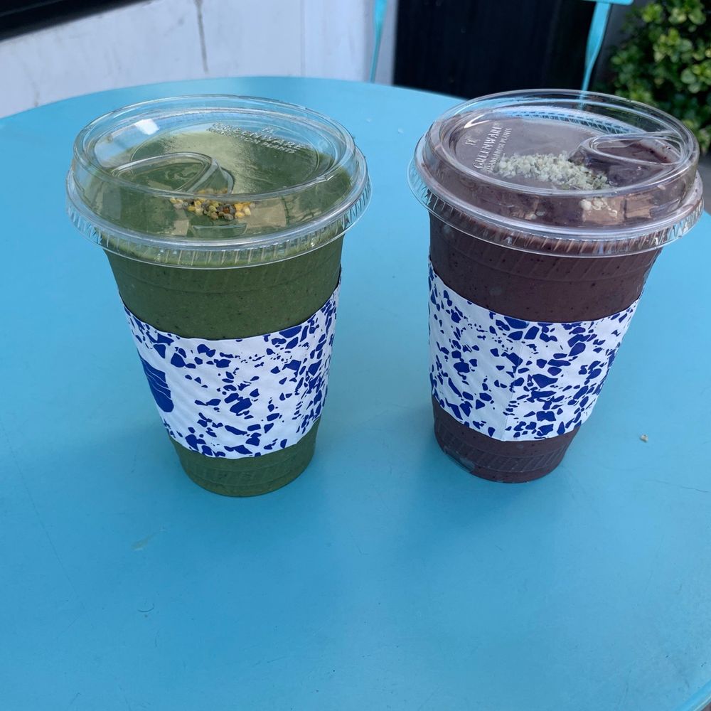 Supergreen Smoothie (left) Hercules Smoothie(right) Supergreen Smoothie (left) Hercules Smoothie(right)