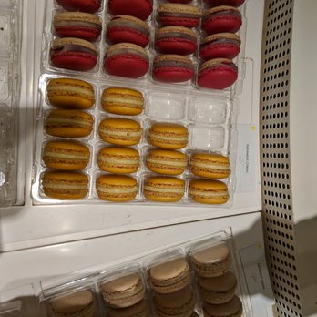 Pierre Hermé - Tasty options! Mon night 2018-10-29 - Patisserie/Cake Shop Near Me - Paris, 75