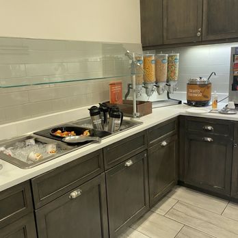 Homewood Suites by Hilton Worcester - breakfast - Hotels Near Me - Worcester, Massachusetts Homewood Suites by Hilton Worcester - breakfast - Hotels Near Me - Worcester, Massachusetts