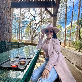 Das Peach Haus - Photo op outside - Specialty Food Near Me - Fredericksburg, Texas