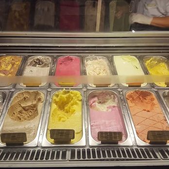 Boulangerie - Such a pretty display of colors! - Desserts Near Me - Cancún, ROO