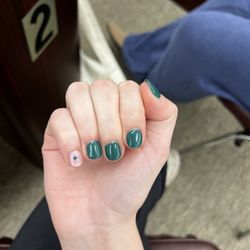 Rain Nails & Spa - Gel nails with design