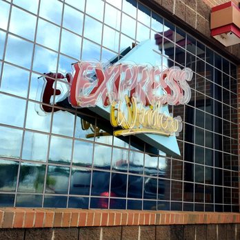 Wendy's - Waiting in Style - Fast Food Near Me - Des Moines, Iowa