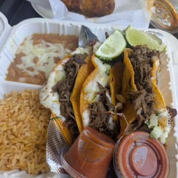 Vitos Tacos - Taco plate - Tacos Near Me - Burbank, California