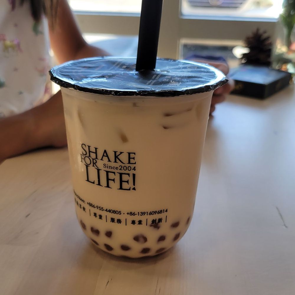 Ding Tea Tucson - Jasmin milk tea w/ boba - Bubble Tea Near Me - Tucson, Arizona