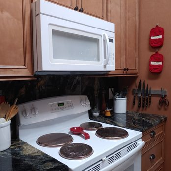 I-4 Kitchen Bath - The cabinets are beautiful!!! All the trims are stunning and we have so much more room now. - General Contractors Near Me - Orlando, Florida