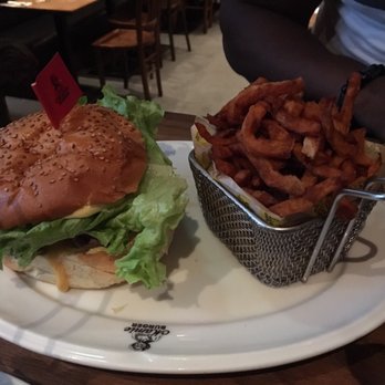 Mamie Burger - Mamie Burger & sweet potatoes fries - Burgers Near Me - Paris, 75 Mamie Burger - Mamie Burger & sweet potatoes fries - Burgers Near Me - Paris, 75