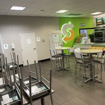 Subway - No one there at all - Fast Food Near Me - Lapine, Oregon