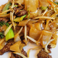 Lao Xiang - D25 Flat noodles with beef; excellent