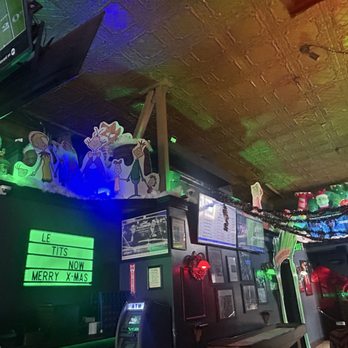 The Tipsy Crow - Decor - Lounges Near Me - San Diego, California The Tipsy Crow - Decor - Lounges Near Me - San Diego, California