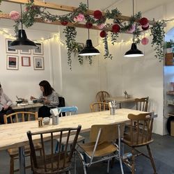Two Pups Coffee - Interior