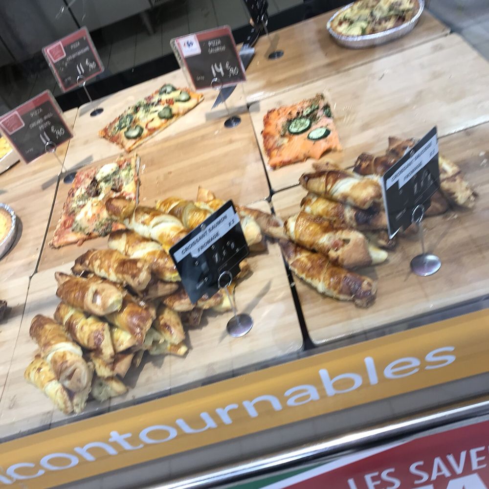 Carrefour Market - June 2018- Sausage & cheese pastry - Grocery Near Me - Paris, 75