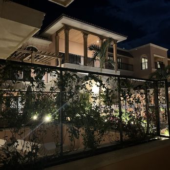 Palm House - Hotels Near Me - Palm Beach, Florida Palm House - Hotels Near Me - Palm Beach, Florida
