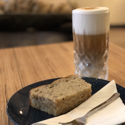 Koffeinschmiede - Latte Macchiato und Banana Bread