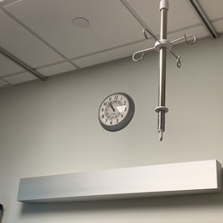 Endeavor Health Northwest Community Hospital - I didnt want to show my poor mama all banged up, but i was taking some photos of the clock with great annoyance and disbelief,