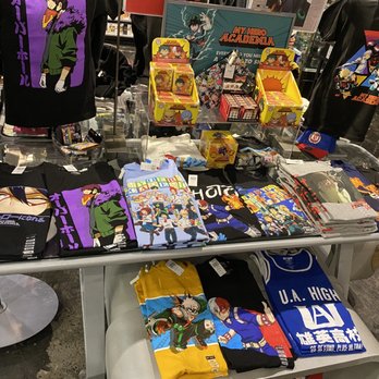 Hot Topic - Accessories Near Me - Trumbull, Connecticut