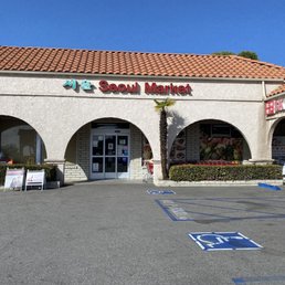 Exterior outside entrance of Seoul Market - Front of store - La Canada, California Exterior outside entrance of Seoul Market - Front of store - La Canada, California