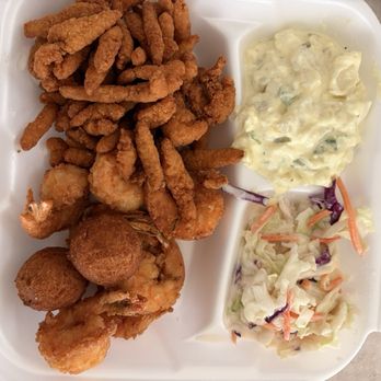 Darrell's Restaurant - Fried Shrimp and Clams, Potato Salad, and Cole Slaw. - Seafood Near Me - Manteo, North Carolina