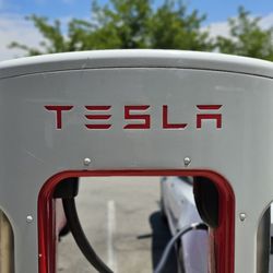 Tesla Supercharger - Atascadero - high-usage supercharger station