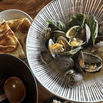 The Crouching Lion - Clams - Beer Bar Near Me - Kaaawa, Hawaii
