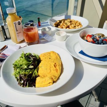 Malibu Beach Inn - Room service breakfast - Hotels Near Me - Malibu, California Malibu Beach Inn - Room service breakfast - Hotels Near Me - Malibu, California