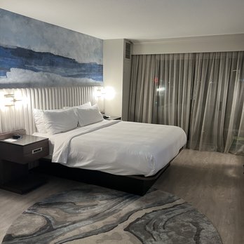 Seattle Marriott Waterfront - King size bed - Hotels Near Me - Seattle, Washington Seattle Marriott Waterfront - King size bed - Hotels Near Me - Seattle, Washington